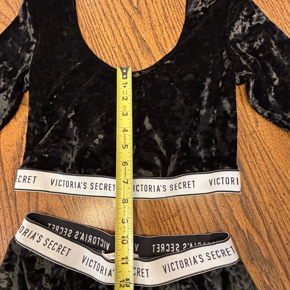 Victoria’s Secret black velvet bike short and matched cropped long sleeve top M - Picture 5 of 9